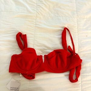 BNWT Monday swimwear Clovelly top in Sangria Crinkle size L